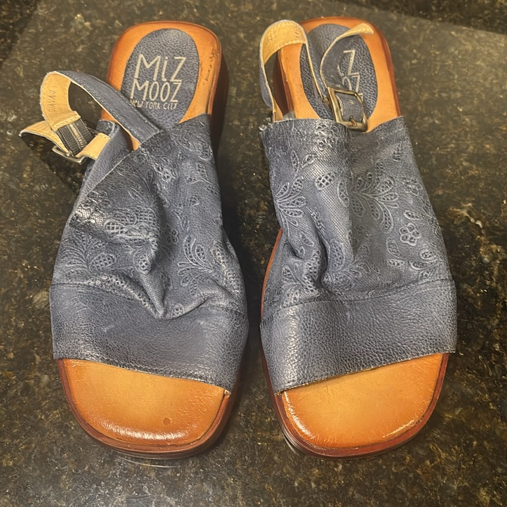 MIZ MOOZ Women's Navy and Tan Sandals - Picture 8 of 8